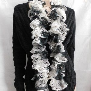 (2fo20$) white ,black ,scarf for women